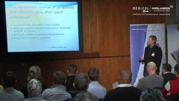 Commotion cérébrale: est-ce normal de jouer au hockey en ayant mal à la tête?