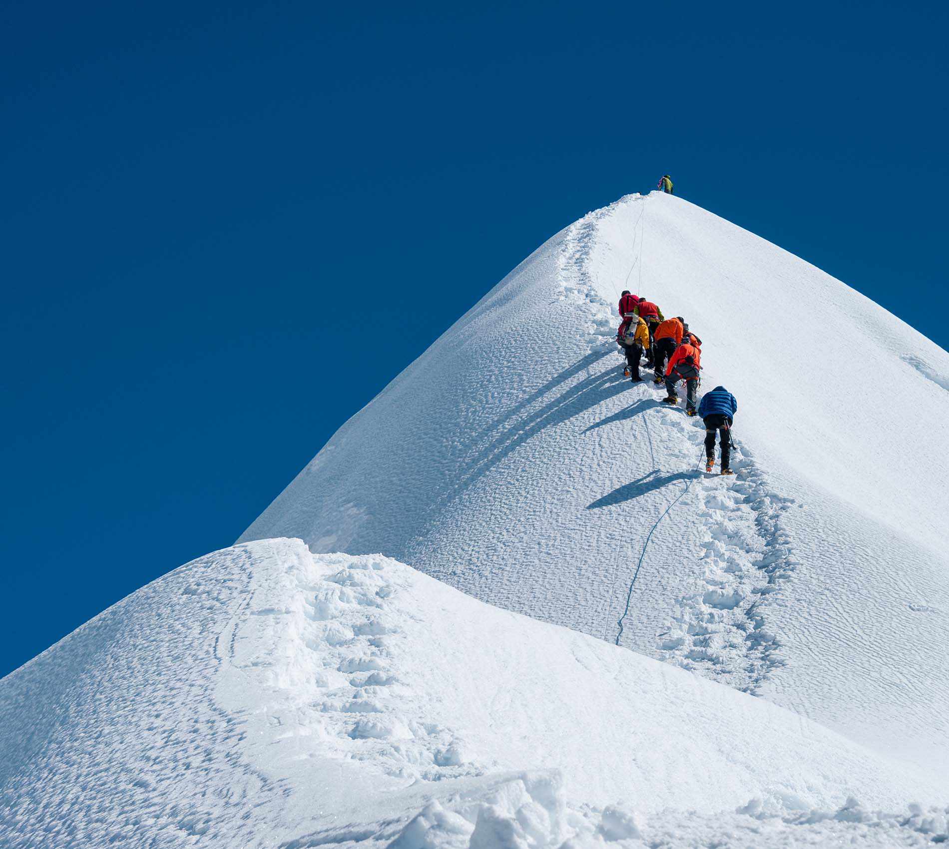 Entre ciel, mer et montagne: immersion dans les sports extrêmes